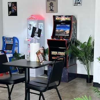 Phat Stax Burgers - Dining room - Burgers Near Me - Albuquerque, New Mexico Phat Stax Burgers - Dining room - Burgers Near Me - Albuquerque, New Mexico