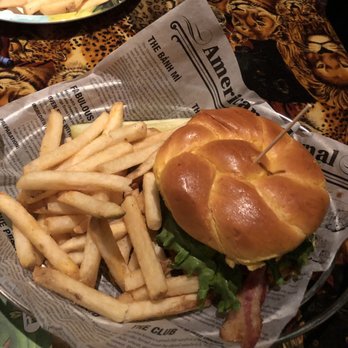 Rainforest Cafe - BBQ burger. Pretty tasty but needed more bbq sauce! - American Near Me - San Antonio, Texas