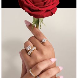 Del Haven Jewelers - For all the heart shaped lovers out there! Heart shaped lab diamonds and natural diamonds.