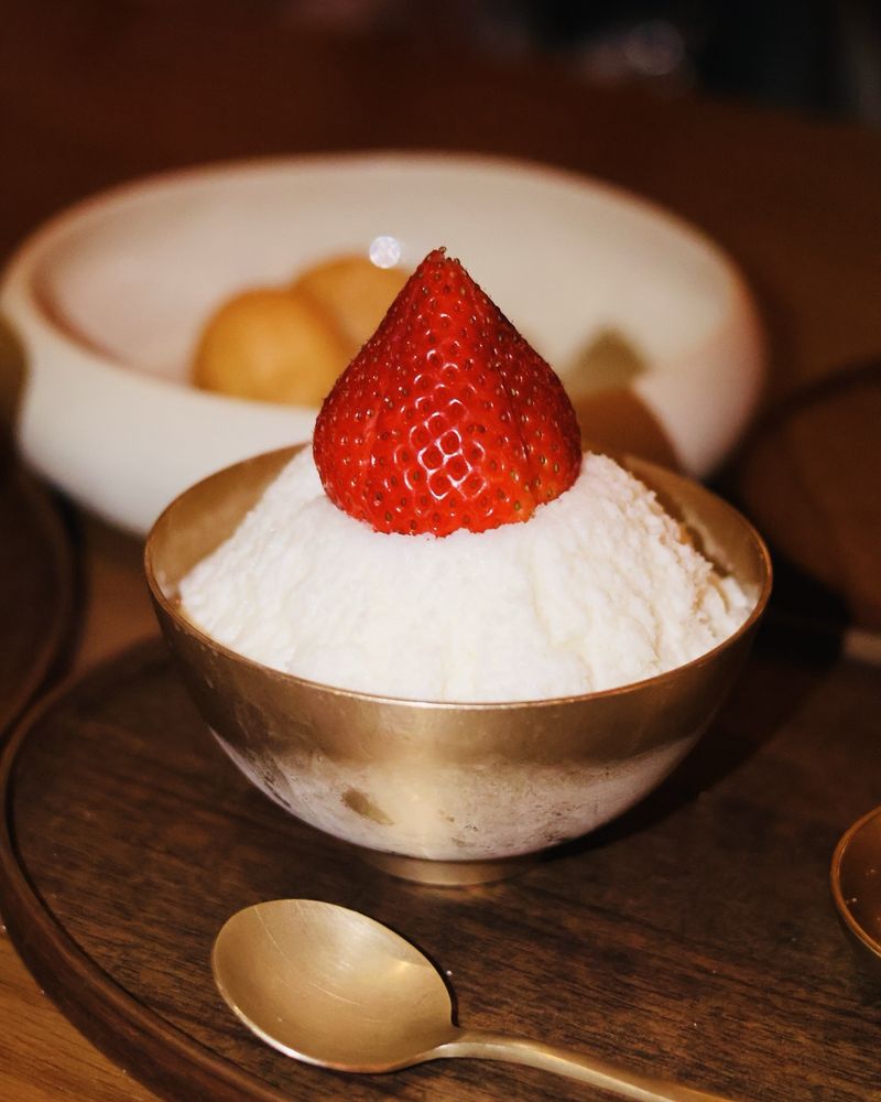 Social spots from Oiji Mi