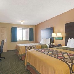 Super 8 by Wyndham Universal City - 2 Queen Bed Room