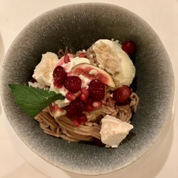 Restaurant Balances - Vanilla ice cream with chestnut purée - Bars Near Me - Luzern, LU Restaurant Balances - Vanilla ice cream with chestnut purée - Bars Near Me - Luzern, LU