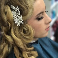 Cutting Edge salon - Hair and Makeup done by Lindy Marshall