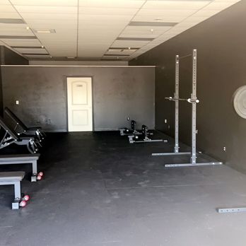 Savvage Fitness - Space and equipment for weight lifting. - Trainers Near Me Savvage Fitness - Space and equipment for weight lifting. - Trainers Near Me