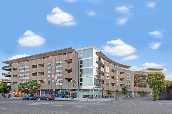 Fiona WeHo Apartments by null