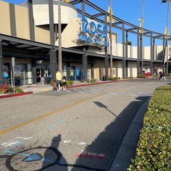 Ross Dress for Less - Entrance