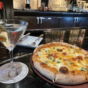AbracadaBar - Martini and pizza - Cocktail Bars Near Me - Orlando, Florida