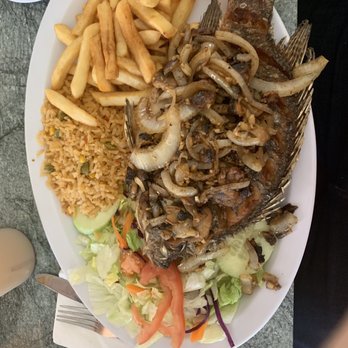 Mariscos Los Arcos - Mojarra al mojo de ajo - Mexican Near Me - Canoga Park, California Mariscos Los Arcos - Mojarra al mojo de ajo - Mexican Near Me - Canoga Park, California