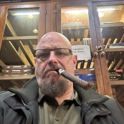 Hubbard & State Cigar Shop - The coolest guy in chicago at the moment