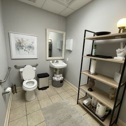 Peaceful Kneads Massage - Bathroom was spotless!
