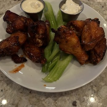 Red's Table - Chicken Wings (left maple siracha/ right buffalo) - New American Near Me - Reston, Virginia