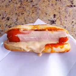 O cachorro-quente mais delicioso e simples da cidade.