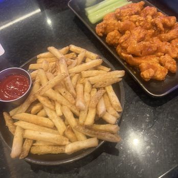 Sidecar Social - Boneless Wings and Fries - Sports Bars Near Me - Addison, Texas