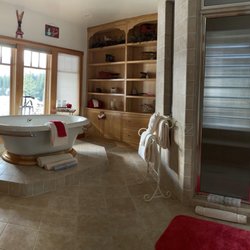 The Lodge At Trout Creek - Snowshoe suite bathroom