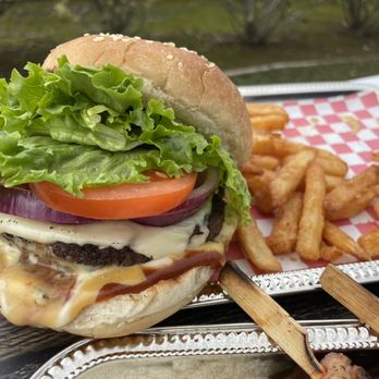 Sactown Grub Truck - Delicious cheesy cheeseburger - Food Trucks Near Me Sactown Grub Truck - Delicious cheesy cheeseburger - Food Trucks Near Me