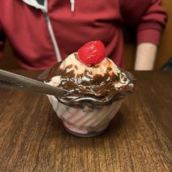 Hackney's On Lake - Mini sundae peppermint