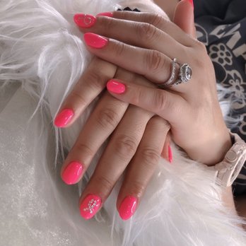 Diva's Nails - Pink gel manicure - Nail Salons Near Me - Burbank, California