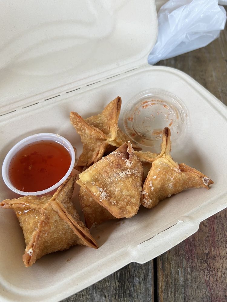 Bee's Style: Egg Rolls & Fried Rice Logo