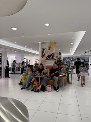 UNIQLO COFFEE 5th Avenue by null