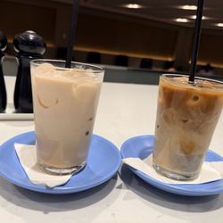 Singapore Airlines Business Class Lounge - Iced Te Tarik and Coffee