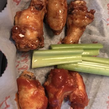Arni's - 1 lb of Jumbo Chicken Wings - One Pound .... gross and not cooked properly throughout - Pizza Near Me - Indianapolis, Indiana