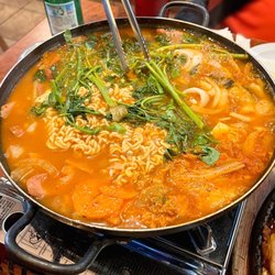 Hang Ari - Budae Jeongol (ramen stew)