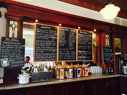 Clinton's Soda Fountain by null