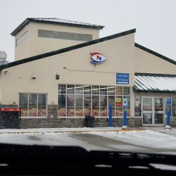Holiday Stationstore - Storefront