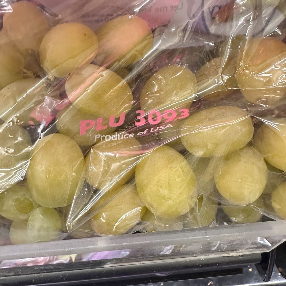 Albertsons - Grapes that were brown and squishy @gmail.com $12.99 per bag! - Grocery Near Me - Tehachapi, California