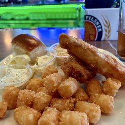 Fatsoz Bar and Grill - Haddock fish fry with tater tots