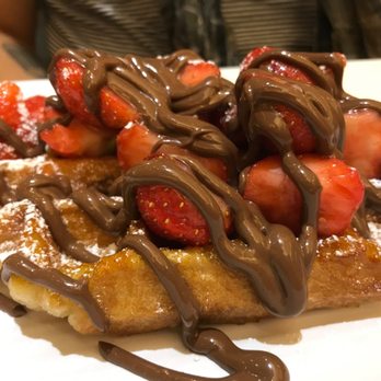 Aux Gaufres de Bruxelles - Waffle with Nutella and strawberries - French Near Me - Brussels, BRU