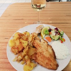 Fisch-Döpkens - Rotbarsch mit super leckeren Bratkartoffeln.