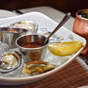 Gatsby's Landing - Half dozen oysters. - New American Near Me - Roslyn, New York