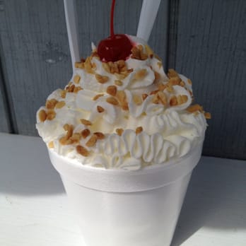 Creemee Stand - Sundae goodness! - Ice Cream & Frozen Yogurt Near Me - Wilmington, Vermont