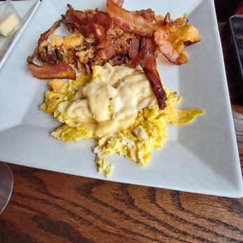 Bell City Diner - Eggs w/Swiss cheese, bacon, home fries - Diners Near Me - Bristol, Connecticut