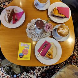 Kuchentratsch - Kaffeetisch, 3erlei Omakuchen - lecker! Kaffee und Cappuccino