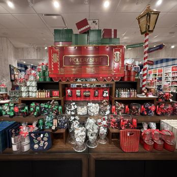 Bath & Body Works - Christmas / holiday items - Perfume Near Me - Livermore, California Bath & Body Works - Christmas / holiday items - Perfume Near Me - Livermore, California
