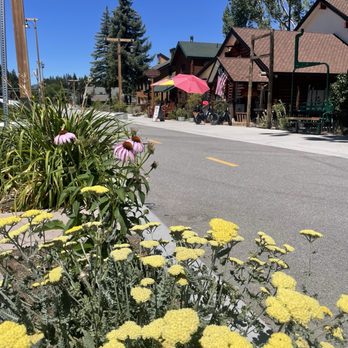 Moonridge Coffee Company  - Outdoor view - Coffee & Tea Near Me - Big Bear Lake, California