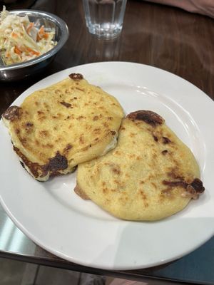 Pupuseria & Restaurant "El Cuscatleco" by null