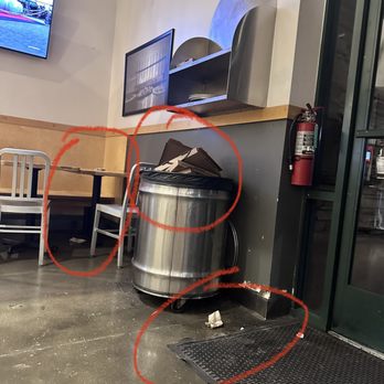 Pieology Pizzeria - Messy and dirty. Manager just chatting with coworkers while this is like this. - Pizza Near Me - Walnut, California