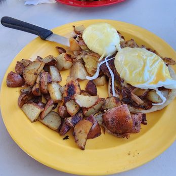The Wild Iris Café - Avocado toast and hash benedict - Cafes Near Me - Dunedin, Florida The Wild Iris Café - Avocado toast and hash benedict - Cafes Near Me - Dunedin, Florida