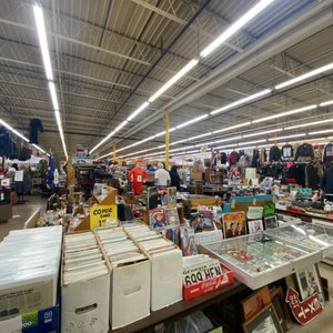 DIXIELAND FLEA MARKET PLACE - 55 Photos & 34 Reviews - 2045 Dixie Hwy