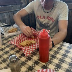 Shooters Cafe - Food= bussin