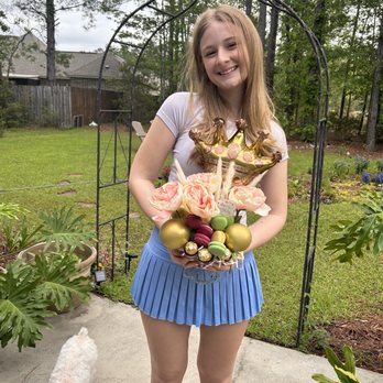 Southern Belle Balloons - Very satisfied! Balloon centerpiece with macaroons and flowers. - Party Supplies Near Me Southern Belle Balloons - Very satisfied! Balloon centerpiece with macaroons and flowers. - Party Supplies Near Me