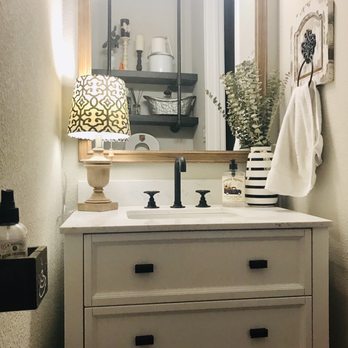 McBed & Breakfast Inn - Hall bathroom - Bed & Breakfast Near Me - Aubrey, Texas McBed & Breakfast Inn - Hall bathroom - Bed & Breakfast Near Me - Aubrey, Texas