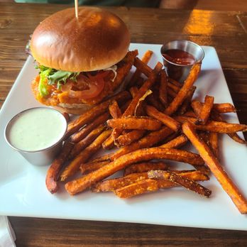 The Lighthouse Restaurant & Lounge - Bars Near Me - Spicewood, Texas