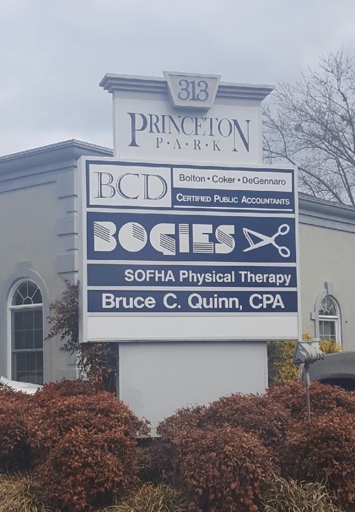 BOGIES 525 W Oakland Ave, Johnson City, Tennessee Nail Salons