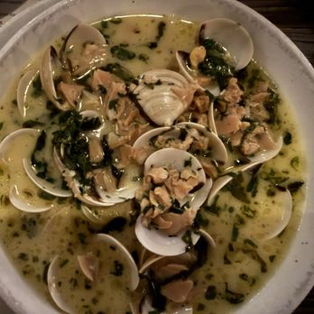 Sophia's Kitchen - Zuppa di Clams 19 White wine garlic sauce. Served with artisan bread - Italian Near Me - Scottsdale, Arizona Sophia's Kitchen - Zuppa di Clams 19 White wine garlic sauce. Served with artisan bread - Italian Near Me - Scottsdale, Arizona