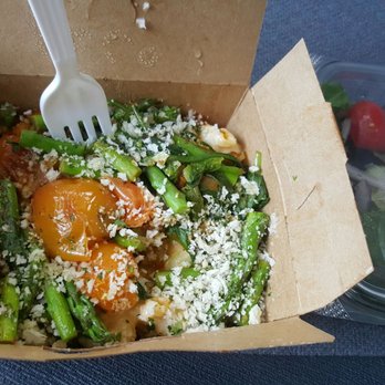 The Mac & Gold Truck - Mac with asparagus, tomatoes, and spinach - Food Trucks Near Me The Mac & Gold Truck - Mac with asparagus, tomatoes, and spinach - Food Trucks Near Me
