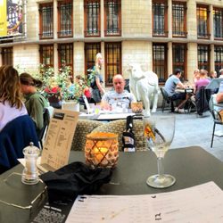 Burger Folie - Filled with people right after I finished my meal.